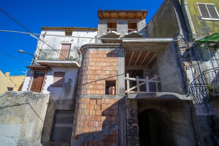 Image No.1-2 Bed House for sale