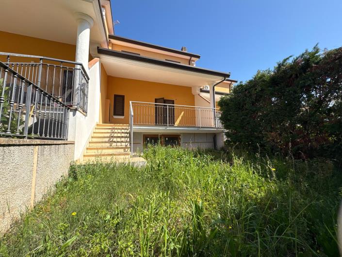 Image No.2-3 Bed Townhouse for sale