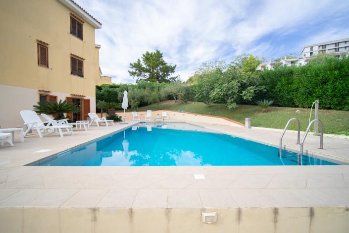 Image No.1-3 Bed Apartment for sale