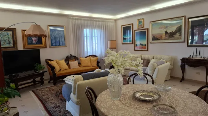 Image No.2-4 Bed Villa for sale