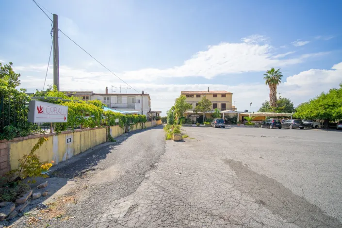 Image No.10-18 Bed Commercial for sale