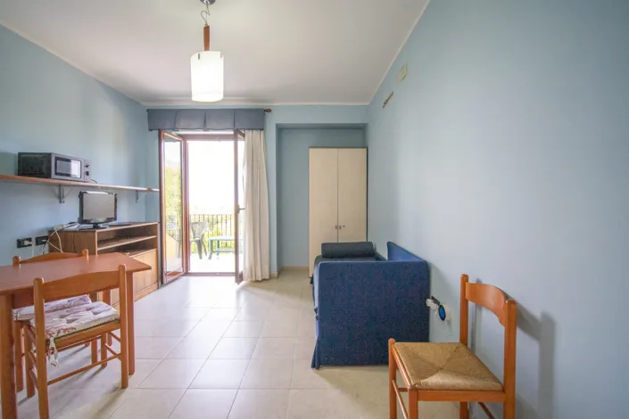 Image No.12-18 Bed Commercial for sale