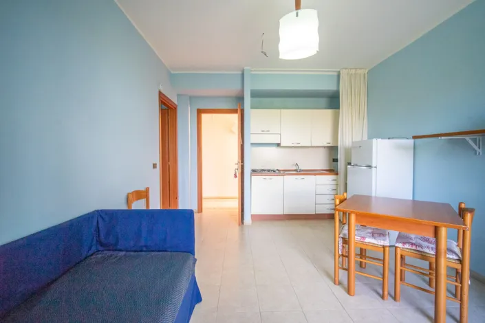 Image No.13-18 Bed Commercial for sale