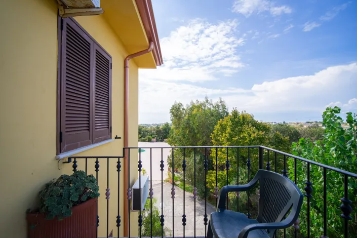 Image No.14-18 Bed Commercial for sale