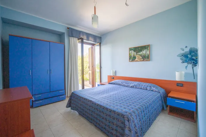 Image No.16-18 Bed Commercial for sale