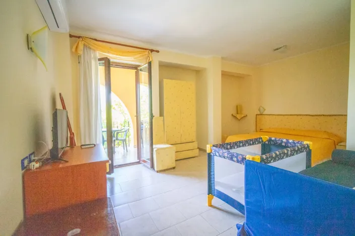 Image No.20-18 Bed Commercial for sale