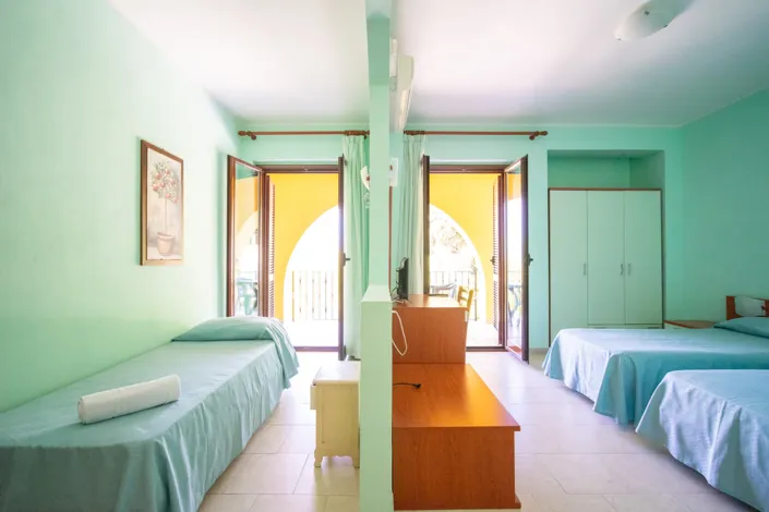 Image No.22-18 Bed Commercial for sale