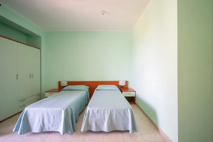 Image No.24-18 Bed Commercial for sale