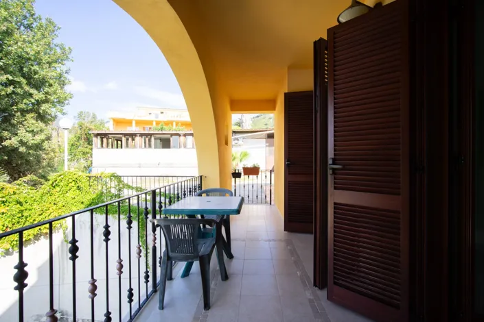 Image No.25-18 Bed Commercial for sale