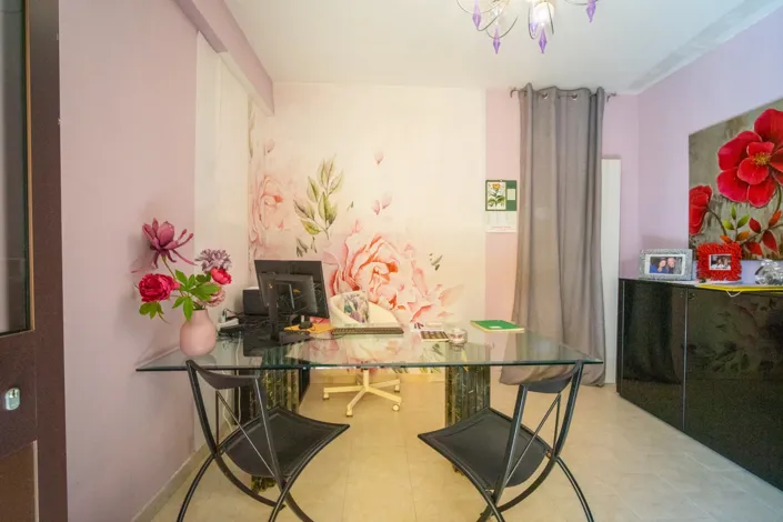 Image No.28-18 Bed Commercial for sale