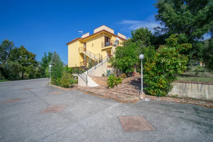 Image No.7-18 Bed Commercial for sale