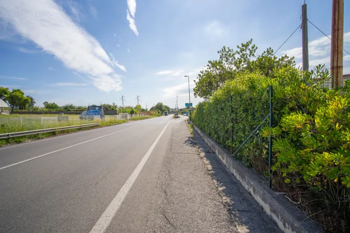 Image No.9-18 Bed Commercial for sale