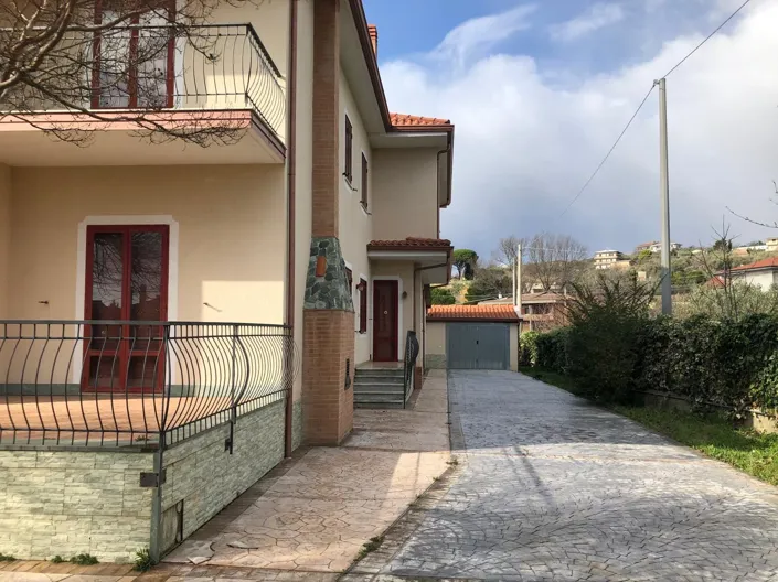 Image No.2-Villa de 4 chambres à vendre à Catanzaro