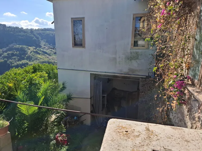 Image No.10-5 Bed House for sale