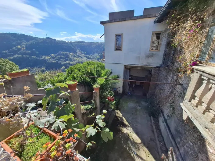 Image No.2-5 Bed House for sale