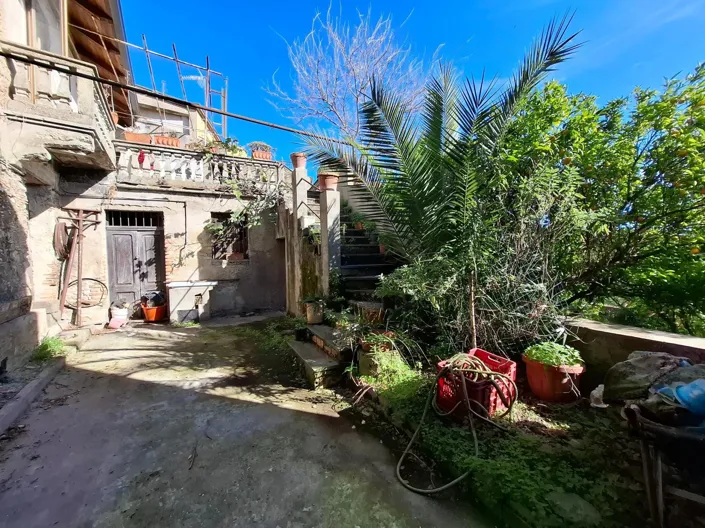 Image No.6-5 Bed House for sale