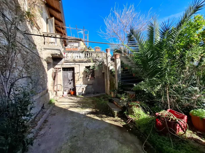 Image No.7-5 Bed House for sale