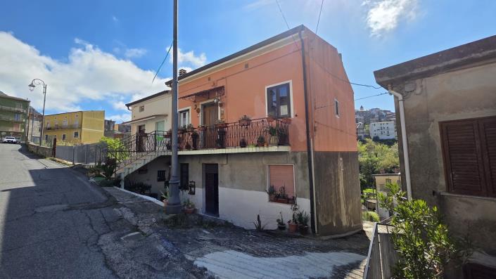 Image No.7-3 Bed Townhouse for sale