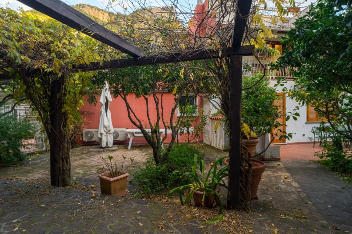 Image No.4-2 Bed House for sale