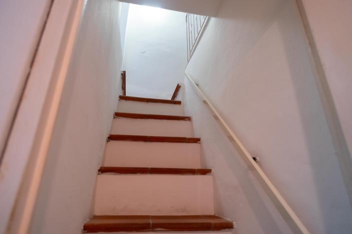 Image No.5-2 Bed House for sale