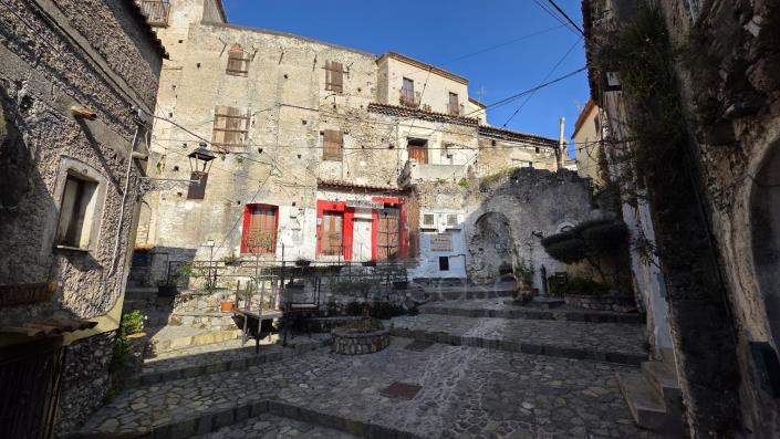 Image No.8-3 Bed Townhouse for sale
