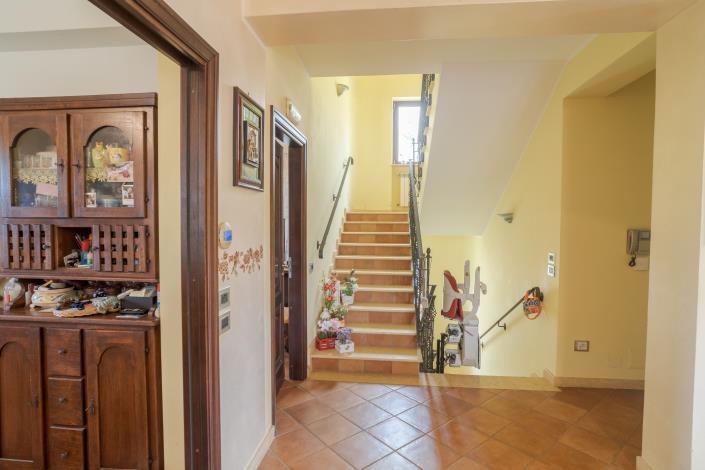 Image No.5-9 Bed Villa for sale