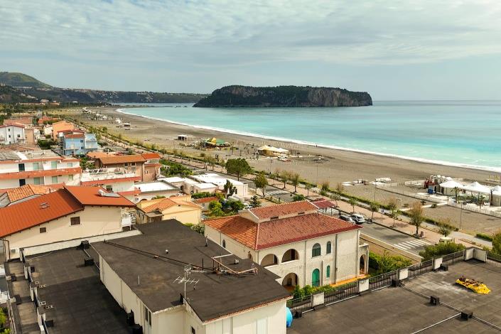Image No.8-9 Bed Villa for sale