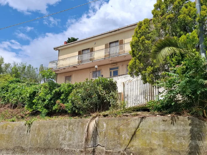 Image No.25-3 Bed House for sale