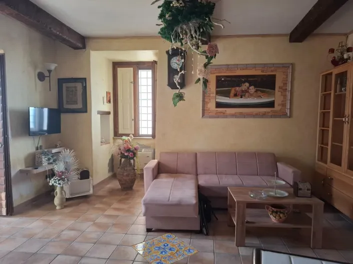 Image No.10-1 Bed Property for sale