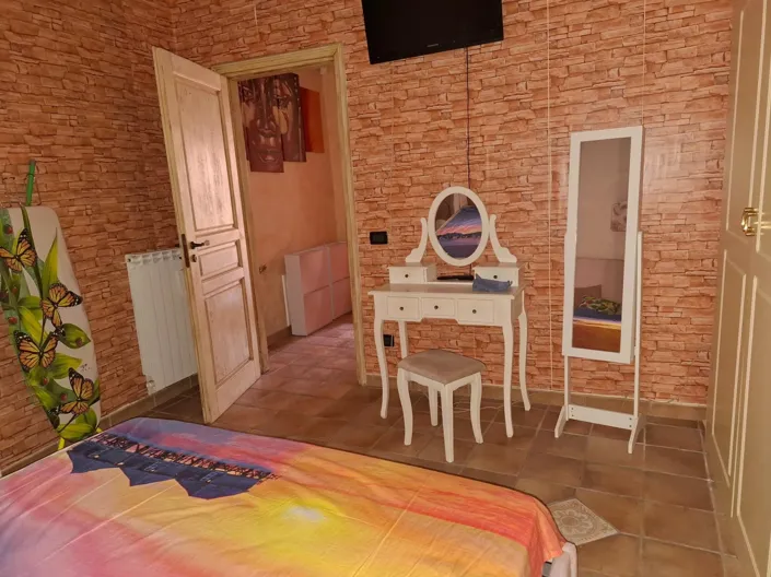 Image No.12-1 Bed Property for sale