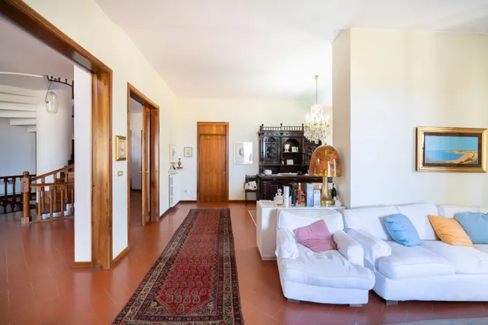 Image No.20-5 Bed Villa for sale