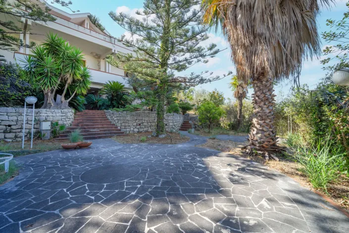 Image No.36-5 Bed Villa for sale