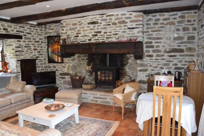 Image No.11-3 Bed Country House for sale