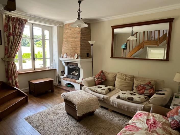 Image No.12-4 Bed Farmhouse for sale