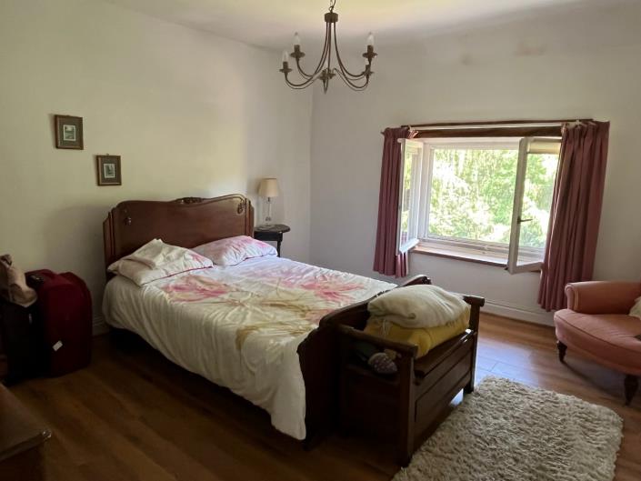 Image No.18-4 Bed Farmhouse for sale