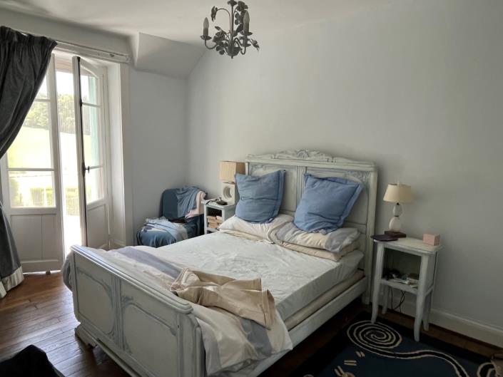 Image No.19-4 Bed Farmhouse for sale