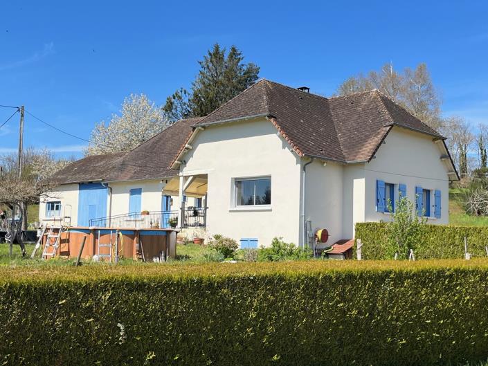 3 Bedrooms country property for sale in JumilhacleGrand 50 minutes