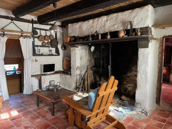 Image No.9-2 Bed Country Property for sale