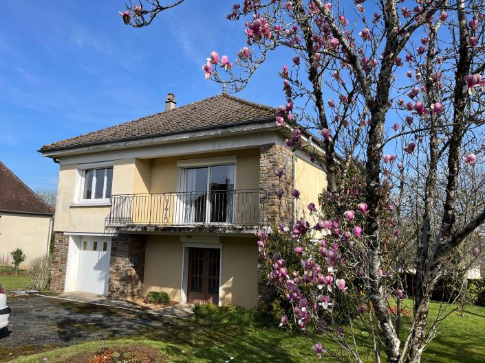 Payzac, Village House