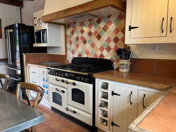 6441_immo_berthou_angoisse_fermette_perigourdine_renovee_piscine_terrain_vues_grange_campagne--10-