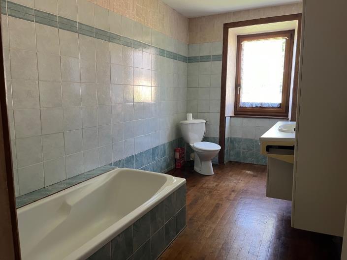 Image No.9-1 Bed Country Property for sale