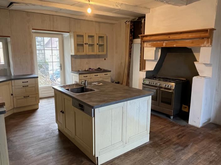 Image No.6-4 Bed Village House for sale