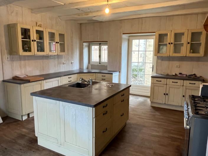 Image No.7-4 Bed Village House for sale