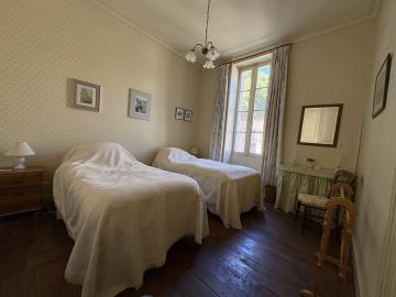 6567_berthou_immo_payzac_8_pieces_bourg_piscine_jardin_vue--30-