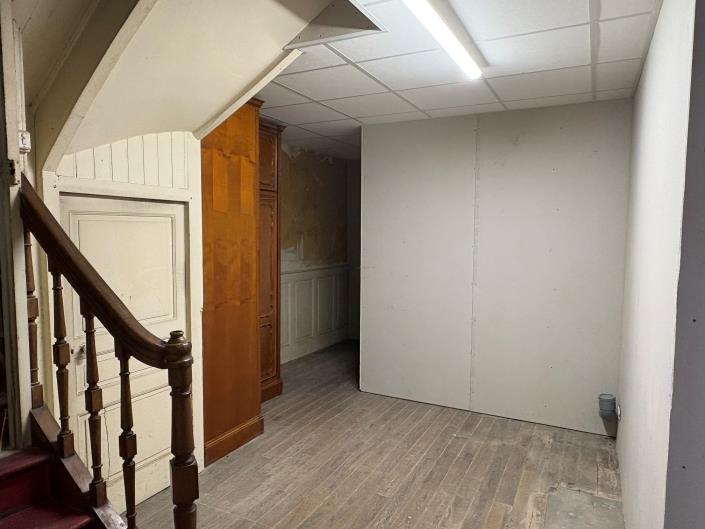 Image No.9-5 Bed Commercial for sale