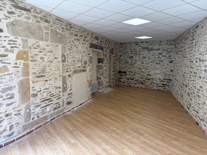 Image No.5-5 Bed Commercial for sale