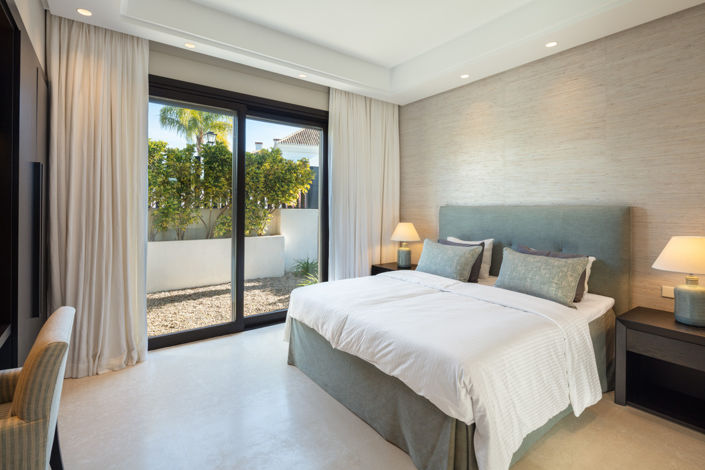 Image No.10-5 Bed Villa for sale