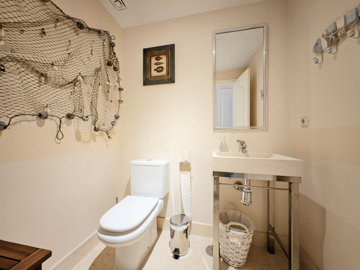 Image No.16-4 Bed Property for sale