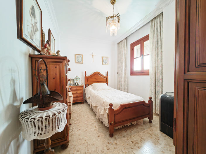 Image No.14-5 Bed Townhouse for sale