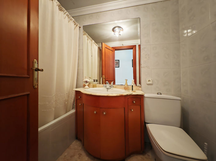 Image No.15-5 Bed Townhouse for sale